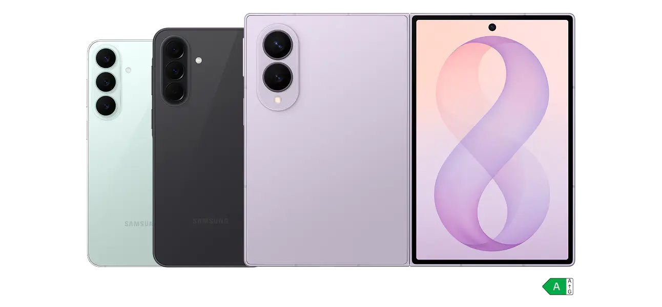 Samsung Galaxy Z Fold 8 + deux smartphones de dos