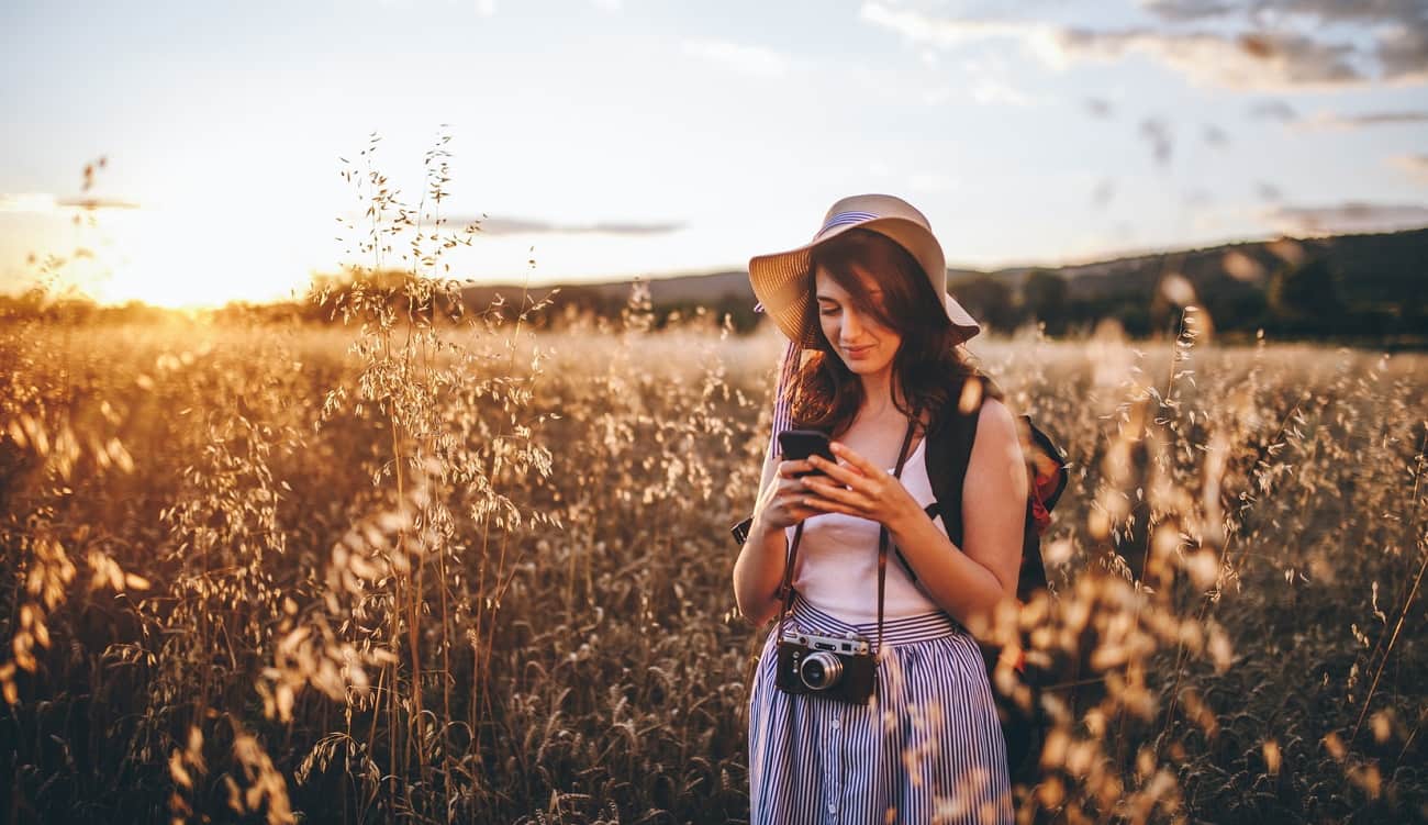 femme photographe champs soleil