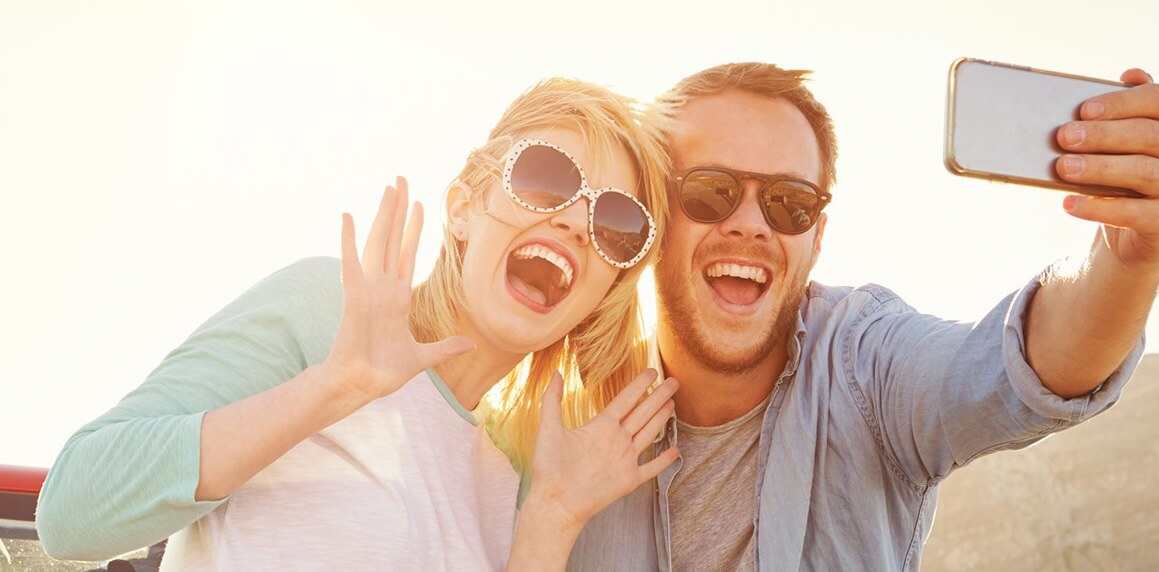 image de couple photo selfi smartphone