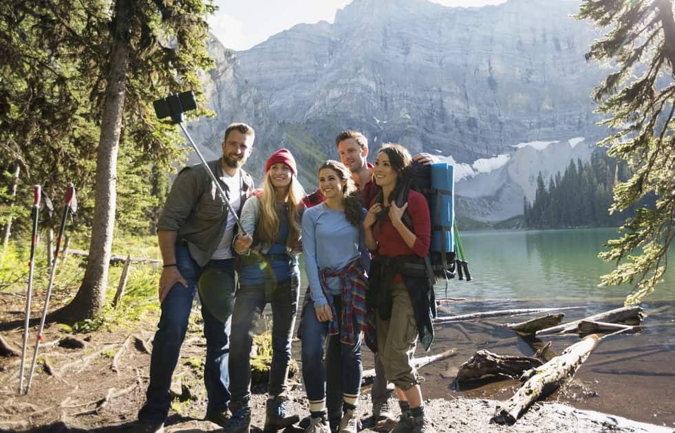 selfi groupe montagne lac