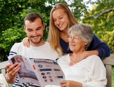 Grand mère avec ses enfants